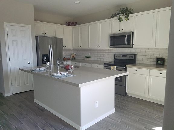 4th image of 700 N Blackbird Dr