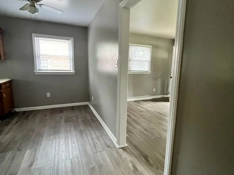2117 Hunter St — Photo 2