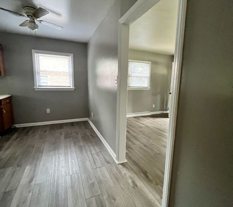 2nd image of 2117 Hunter St