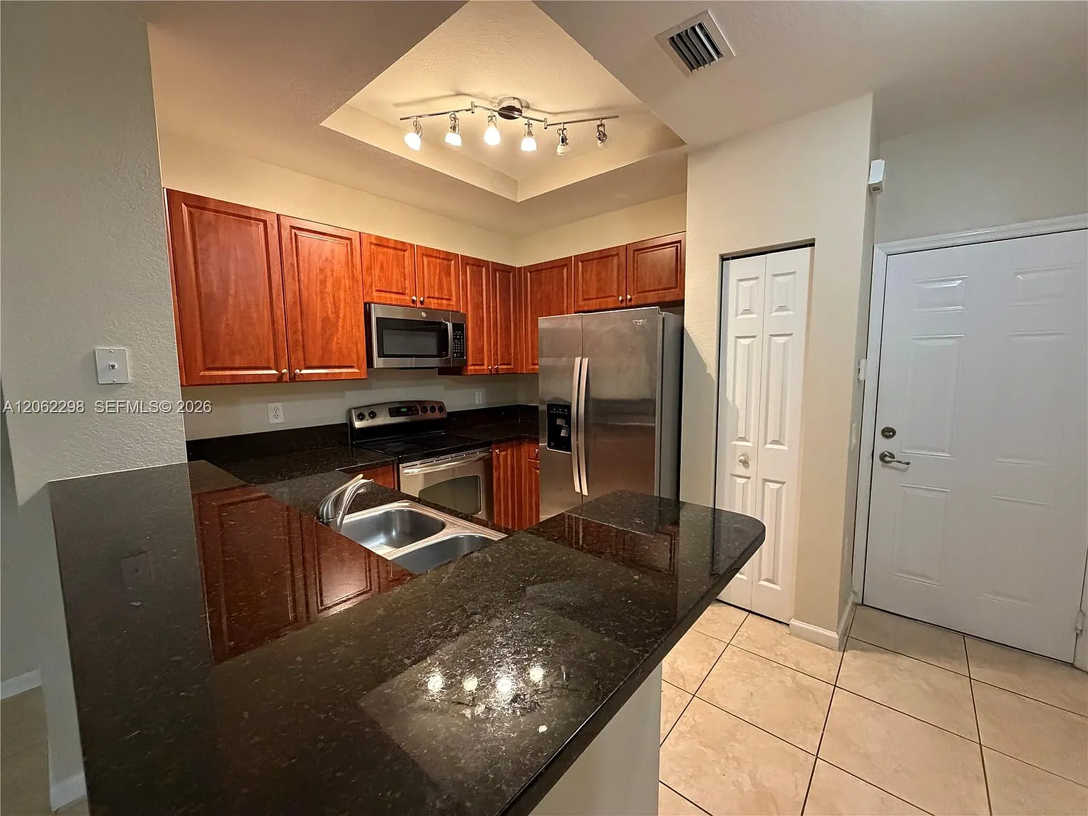Paloma Lakes Condominium — Photo 4