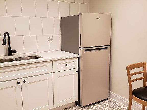 3rd image of 4101 N Claremont Ave #1