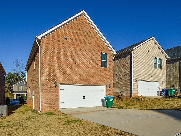 3215 Lisburn St — Photo 37