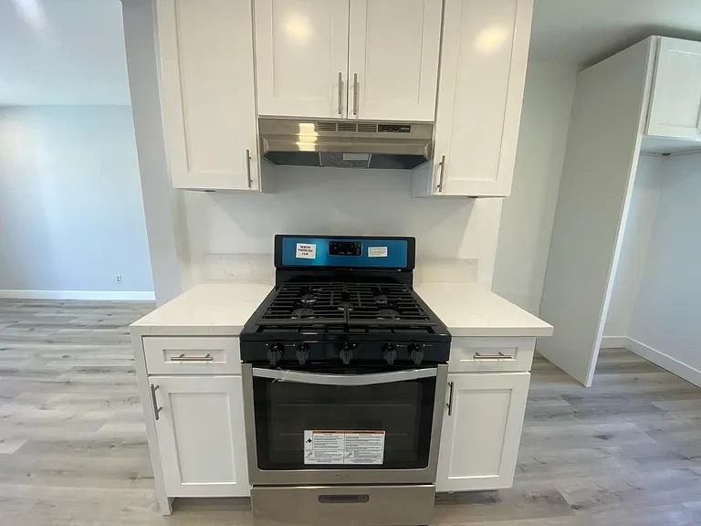 1057 E Hyde Park Blvd #A — Photo 7
