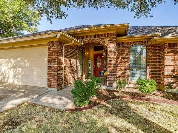 101 Sunny Meadows Dr, Burleson, TX 76028