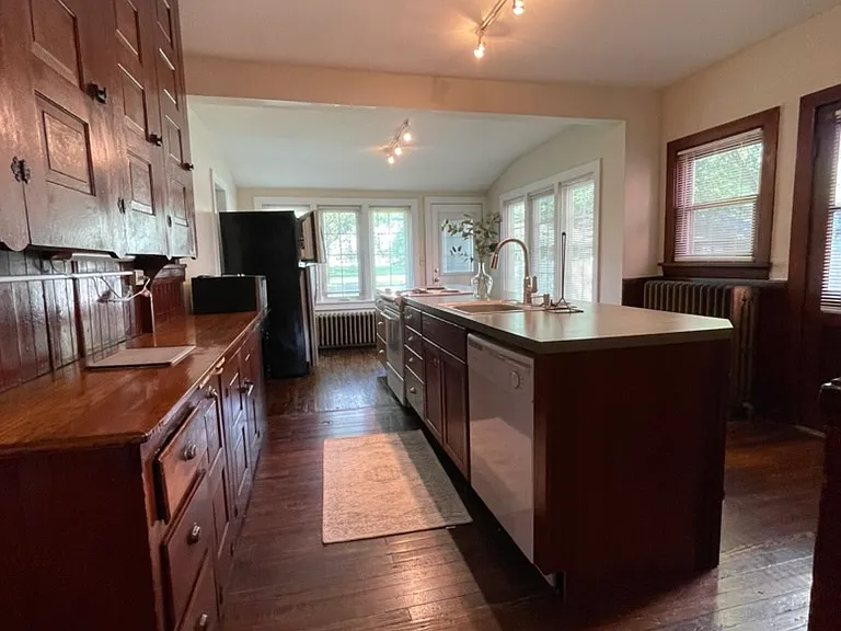 1524 W 4th St — Photo 12