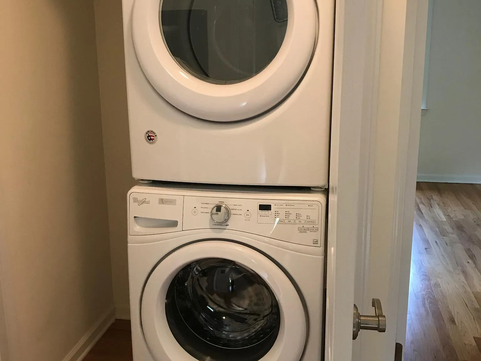 2 bed, 985 sqft, $2,500 — Photo 2