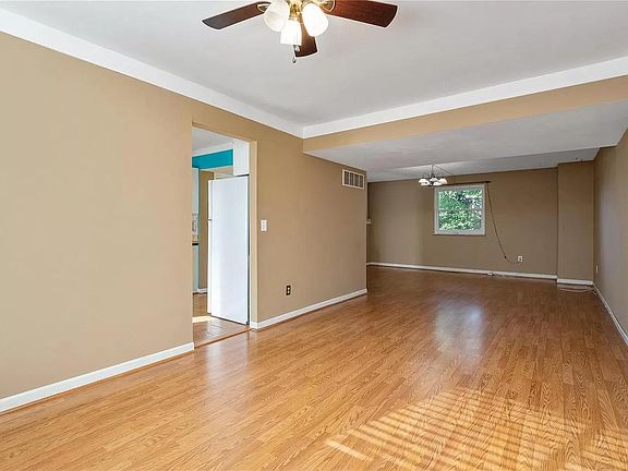 4th image of 114 Carmel Woods Dr