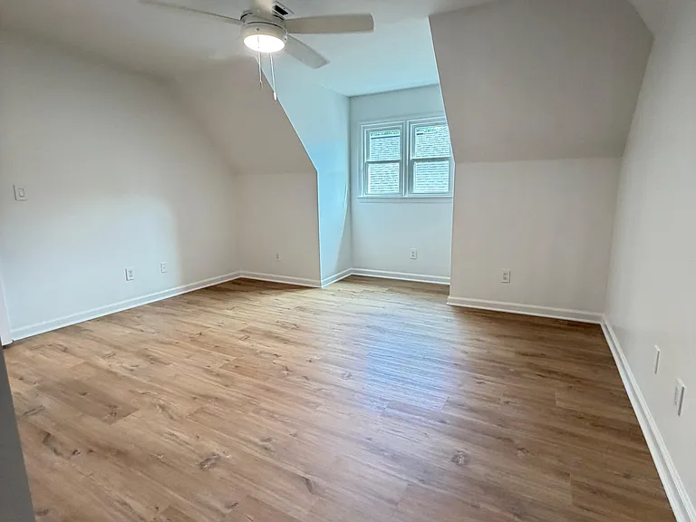 215 Glen Holly Dr — Photo 18
