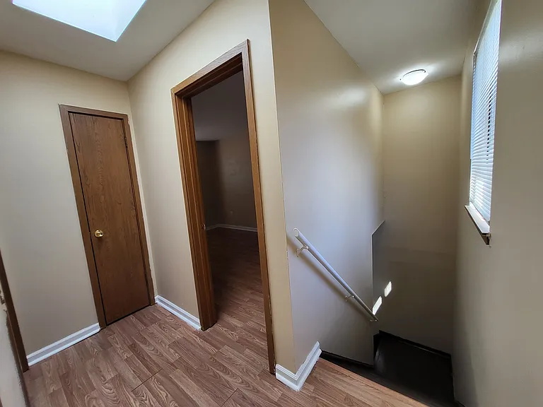 402 Tudor Ct — Photo 14