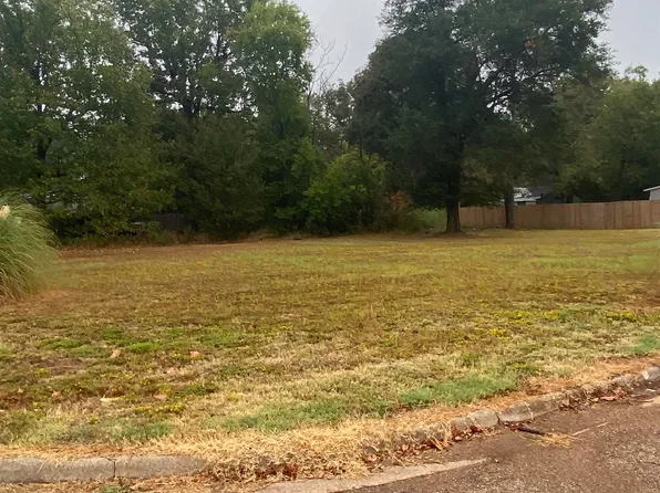 640 E Texas St, Van, TX 75790