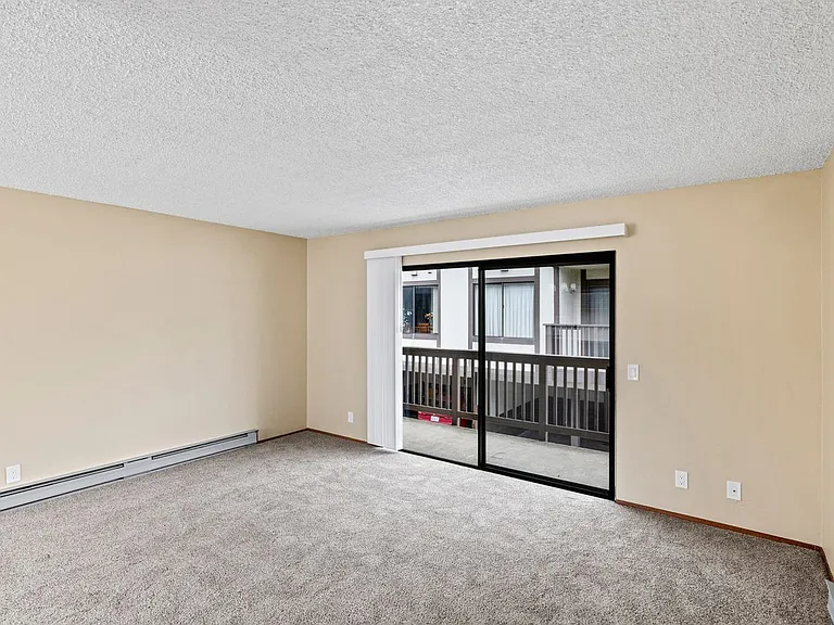 Park Plaza Apartments — Photo 13