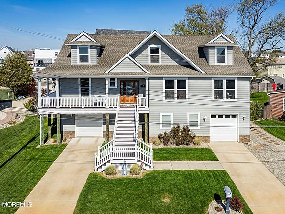 5th image of 8 Bay Breeze Drive W