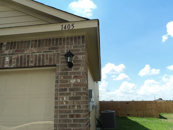2nd image of 1405 Doncaster Dr