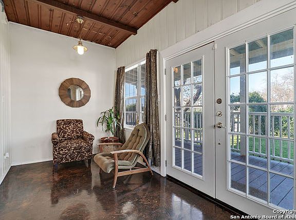 5th image of 1122 Virginia Blvd