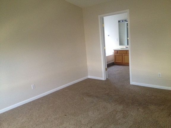 3rd image of 2945 Cottesford Way SE