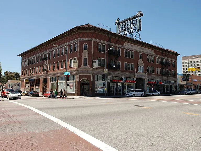 Jensen's Recreation Center Apartments — Photo 4