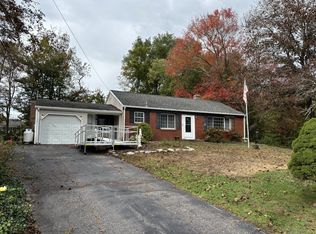 12 Bayberry Hill Rd, Norwich, CT 06360