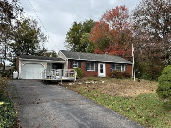 12 Bayberry Hill Road, Norwich, CT 06360