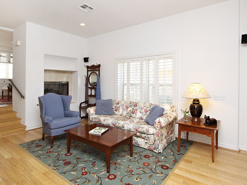 1st image of 87 Suffolk Ave