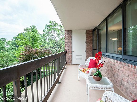 4th image of 1805 Crystal Dr APT 312S