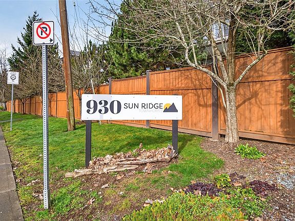 3rd image of 930 Braidwood Rd #221