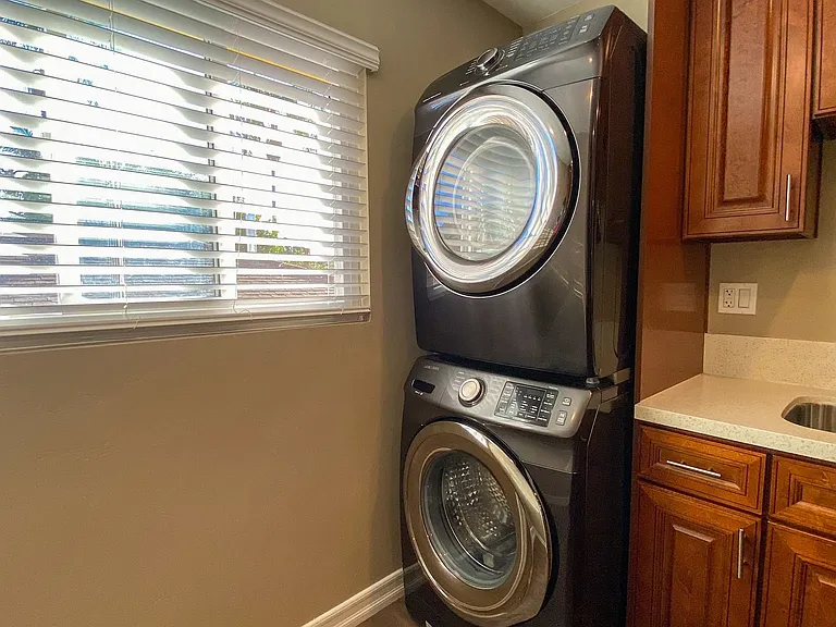 CG - Euclid Apartments — Photo 8