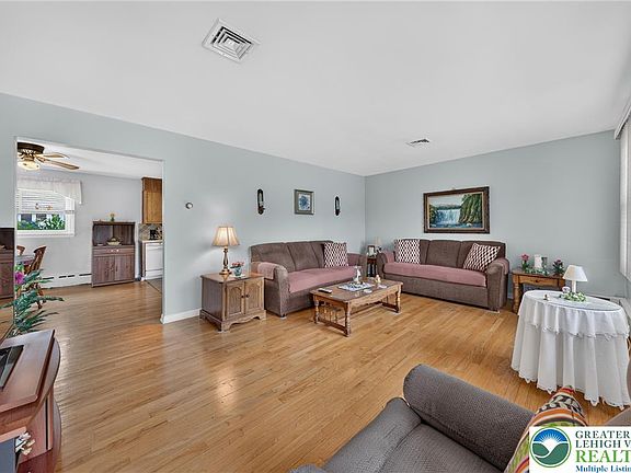 3rd image of 1130 Westbury Dr