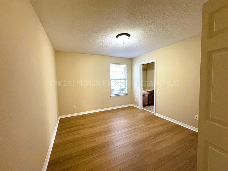 6621 Helmsley Cir — Photo 32