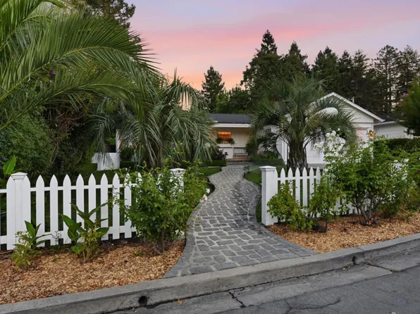 2 Bradley Ct, Redwood City, CA 94061