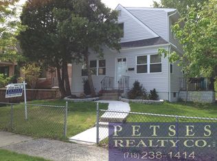 16604 20th Rd, Flushing, NY 11357