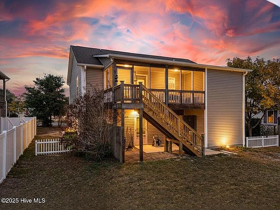 3rd image of 1105 W Oak Island Drive