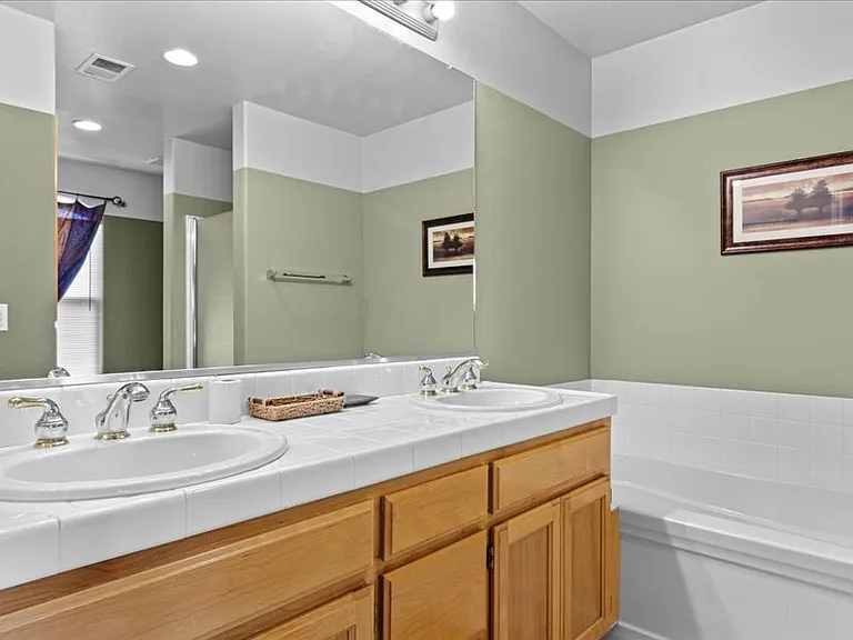 966 McClelland Dr — Photo 21