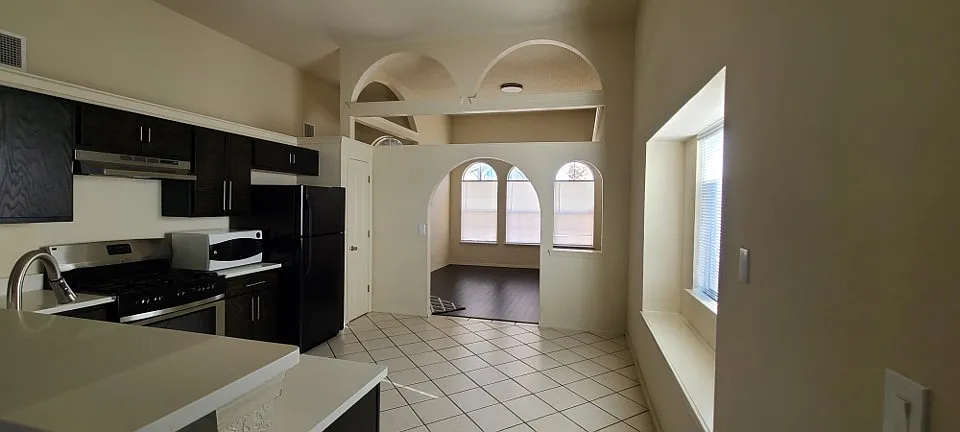 4 bed, 1620 sqft, $1,950 — Photo 4