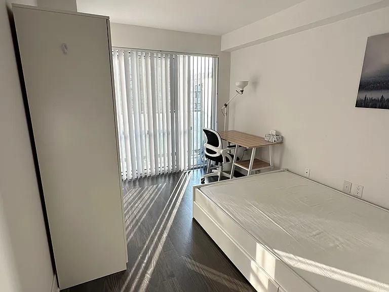 955 Bay St #1413 — Photo 6
