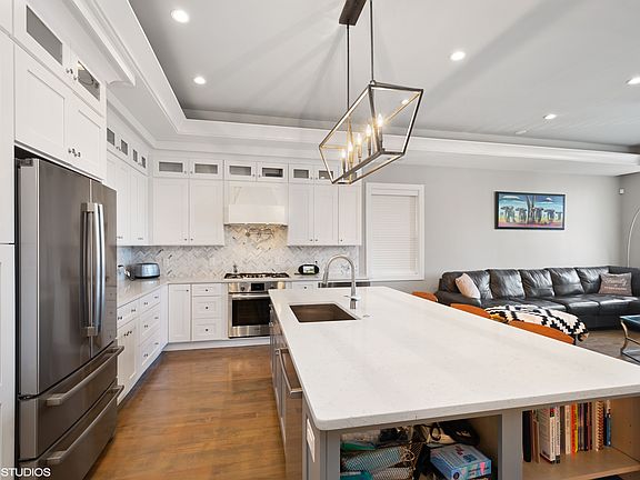 5th image of 441 E Oakwood Blvd Unit 2