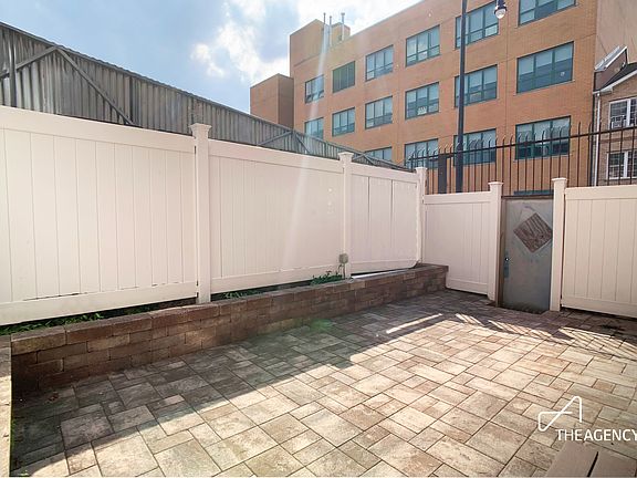 3rd image of 350 Irving Ave #1R