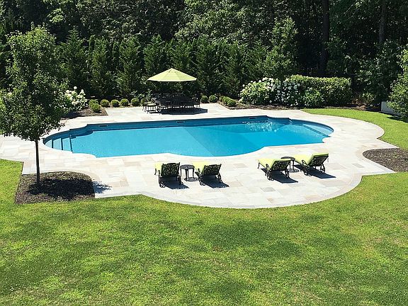 3rd image of 5 Oakmont Ct
