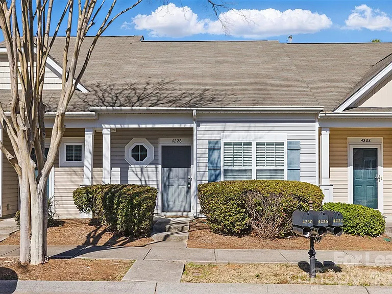 4226 Lotts Pl — Photo 1