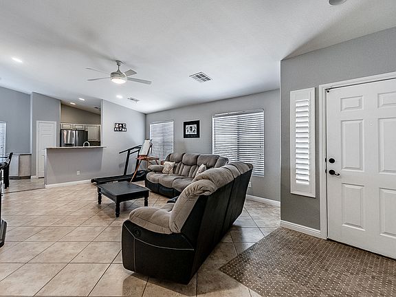 5th image of 440 Waterbrook Dr