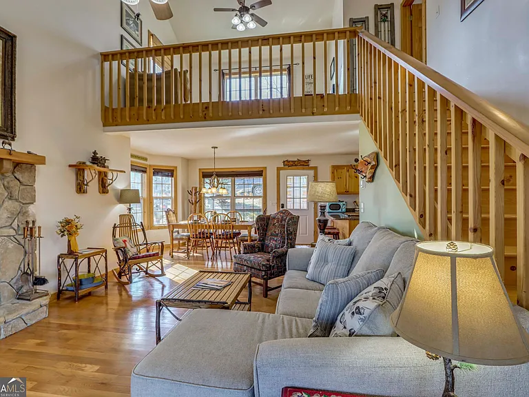565 Ross Ridge Rd — Photo 2