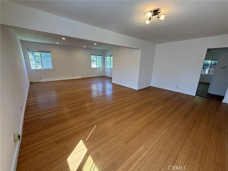 19148 Saticoy St #19148 — Photo 7