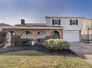 6352 Maplewood Rd, Mayfield Heights, OH 44124