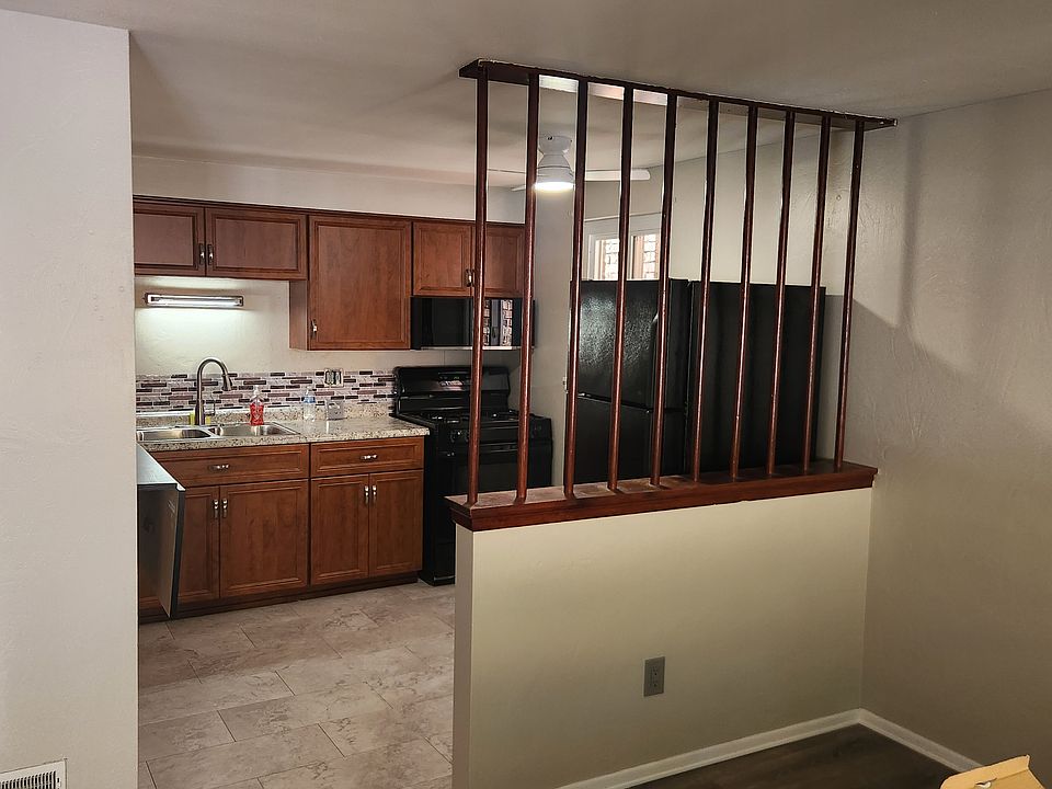 Full size kitchen with 18cu Fridge, 4 burner Gas Range, Microwave, Dishwasher, wall mounted folding table.