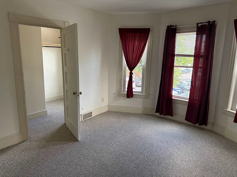 61 Laurel St #1 — Photo 8