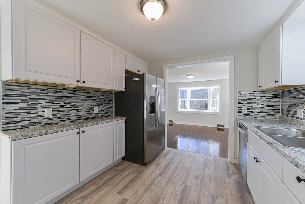 3 bed, 1152 sqft, $2,500 — Photo 3