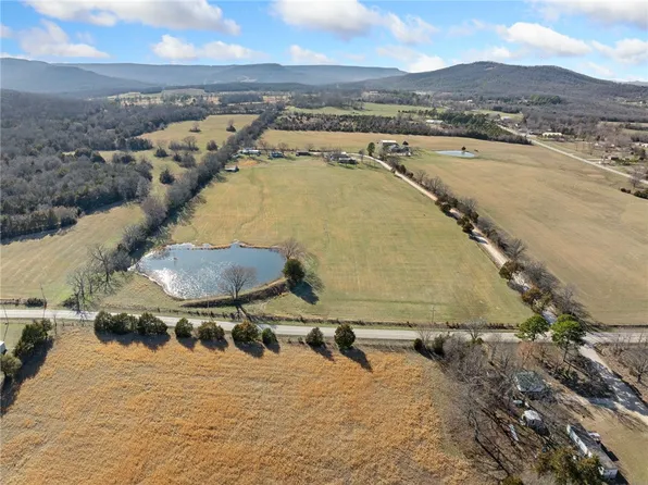 5541 Castleberry Rd, Harrison, AR 72601