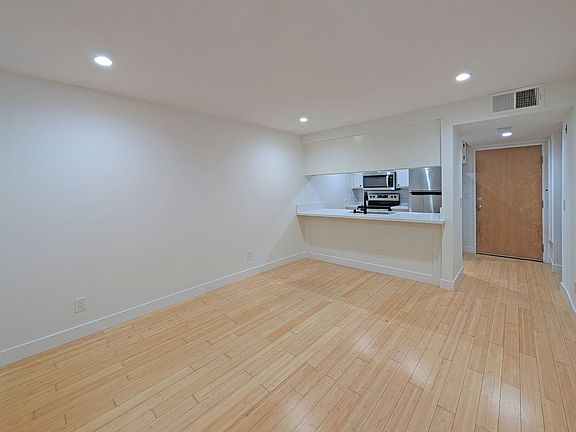 3rd image of 534 S Oxford Ave APT 106