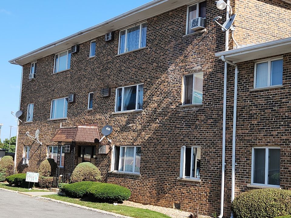 1st image of 6632 W 95th St APT 2A