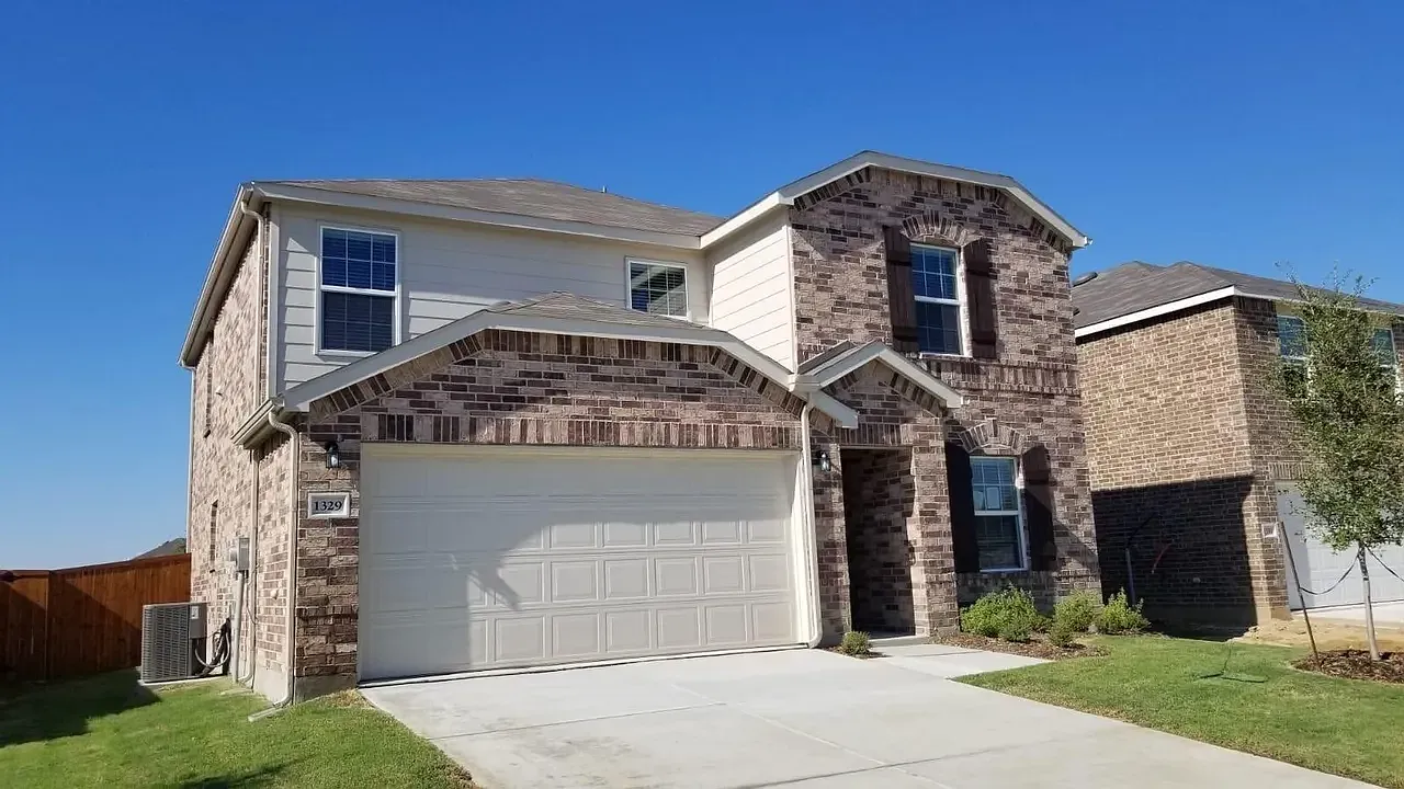 5 bed, 2118 sqft, $2,800 — Photo 2