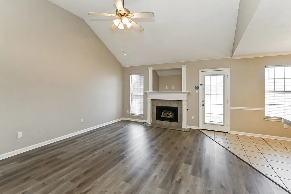 3 bed, 2.0 bath, 1306 sqft, $1,770 — Photo 4